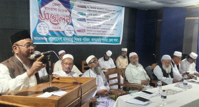 ‘শিক্ষকদেরকে আলাদা বেতন স্কেল প্রদান করতে হবে’