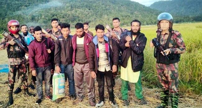 ভারত থেকে ফেরার পথে সিলেট সীমান্তে আটক ৫