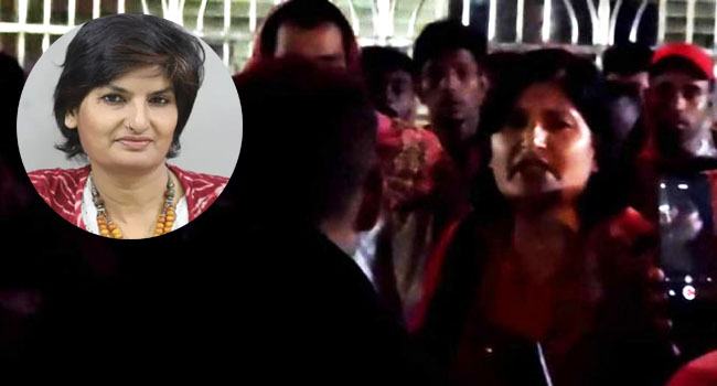 জনতার তোপের মুখে গ্রেফতার, থানায় গিয়ে ছাড়া পেলেন মুন্নী সাহা