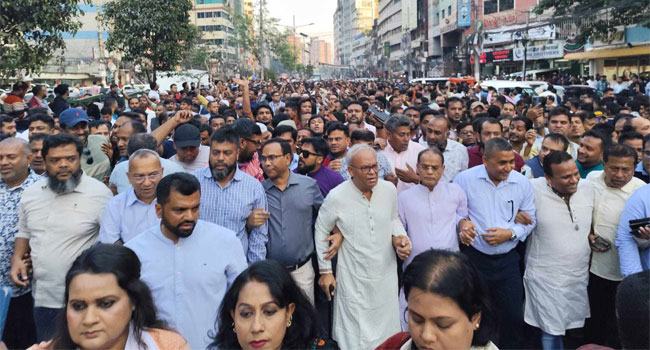 তারেক রহমান খালাস পাওয়ায় রিজভীর নেতৃত্বে আনন্দ মিছিল