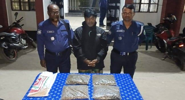 পাবনায় ৪ কেজি গাঁজাসহ আটক ১