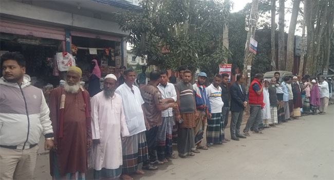 কথায় কথায় মামলা, প্রতিবাদে উজিরপুরে মানববন্ধন
