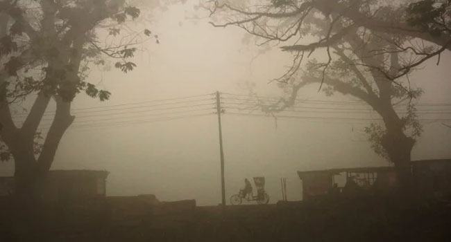 পঞ্চগড়ে কনকনে শীতে বিপর্যস্ত জনজীবন