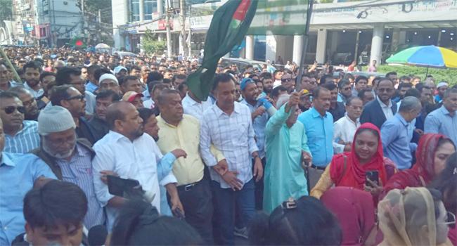 পতাকা ছিঁড়ে ফেলা ও দিল্লির আগ্রাসনের প্রতিবাদে বিএনপির বিক্ষোভ