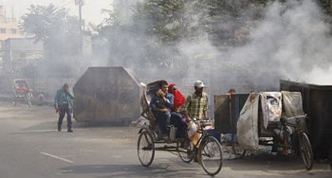 ‘দূষিত বাতাস’ নিয়ে বিশ্বে তালিকার শীর্ষে ঢাকা