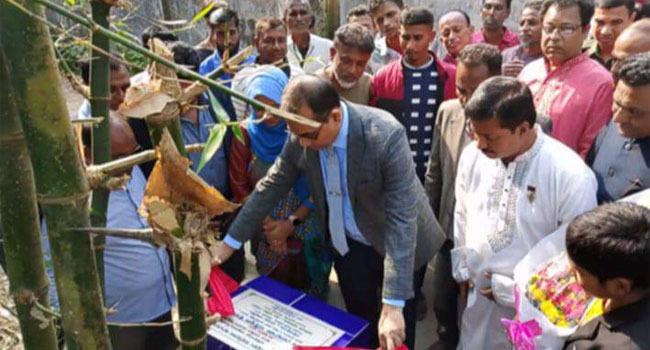 পাইকগাছার শ্রীরামপুরে সংযোগ সড়ক উদ্বোধন