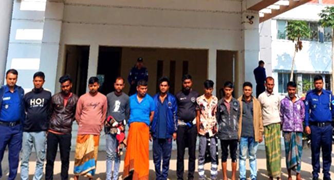 বেনাপোলে পুলিশের অভিযানে আটক ১৪
