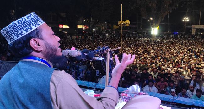টাঙ্গাইলে মুফতি আমির হামজার মাহফিলে মানুষের ঢল