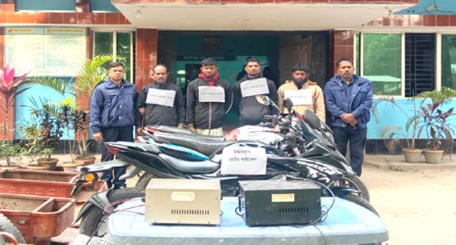 বকশীগঞ্জে মোটরসাইকেলসহ চোরচক্রের ৪ সদস্য গ্রেফতার