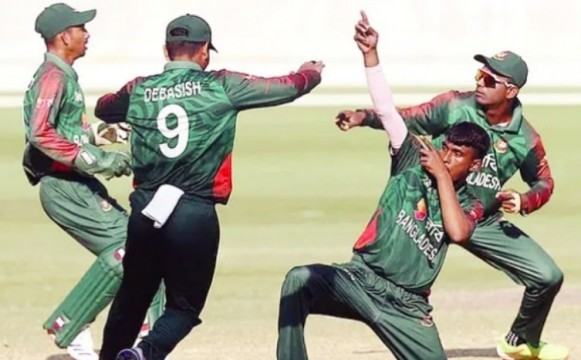 পাকিস্তানকে উড়িয়ে ফাইনালে বাংলাদেশ