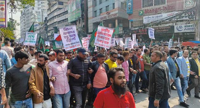 ভারতীয় দূতাবাস অভিমুখে বিএনপির ৩ অঙ্গ সংগঠনের পদযাত্রা শুরু