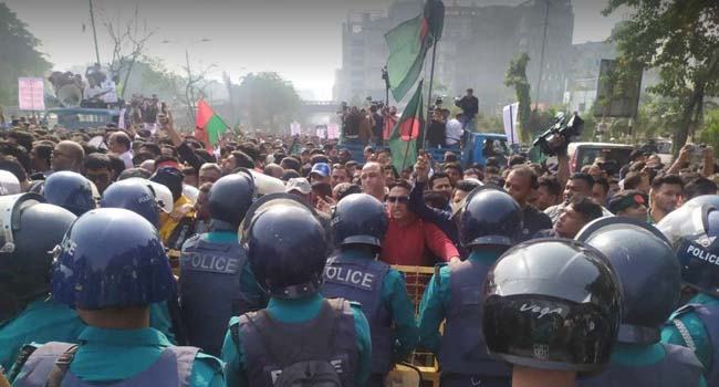 বিএনপির ৩ অঙ্গ সংগঠনের পদযাত্রায় আইনশৃঙ্খলা বাহিনীর বাধা