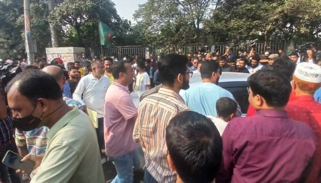 ভারতীয় হাইকমিশনে স্মারকলিপি দিতে গেল ৬ সদস্যের প্রতিনিধি দল