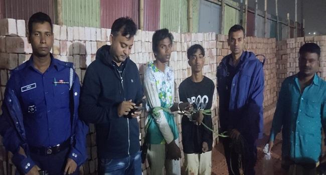 গাঁজা খাওয়া নিয়ে বিরোধ : ফতুল্লায় ছুরিকাঘাতে যুবক খুন, গ্রেফতার ২