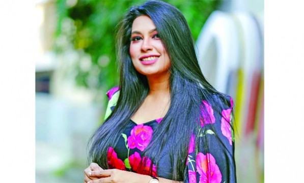 স্টেজ শোতেই দুর্দান্ত ব্যস্ত তাসনিম আনিকা
