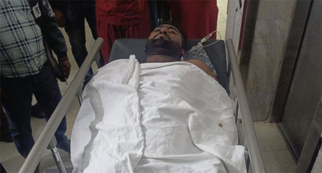 আশুলিয়ায় পুলিশ সদস্যকে পিটিয়ে হত্যাচেষ্টা