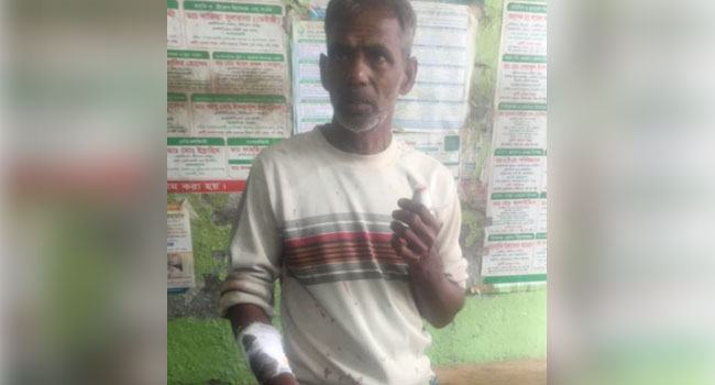 আড়াইহাজারে তিন বাড়িতে ডাকাতি, আহত ৩