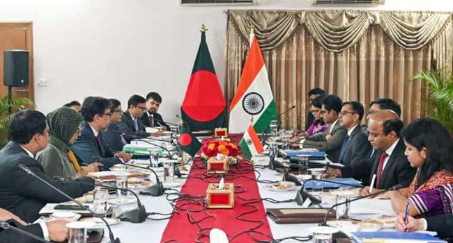 পদ্মায় বাংলাদেশ-ভারত পররাষ্ট্র স‌চিবদের বৈঠক চলছে