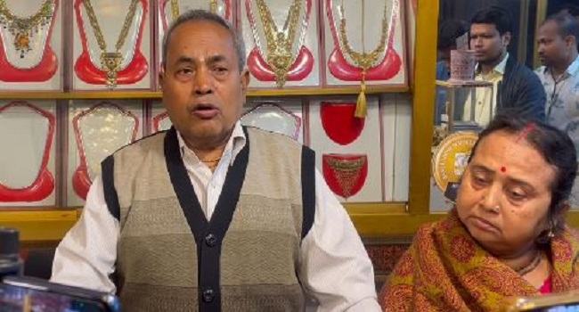ভারত সীমান্তে পাসপোর্ট কেড়ে হিন্দু নির্যাতনের সাক্ষাৎকার নেয়া হচ্ছে !