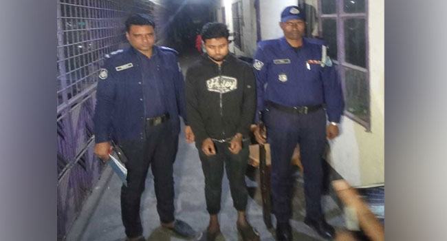 ছেলেকে হত্যার পরে পুলিশে আত্মসমর্পণ করলেন বাবা