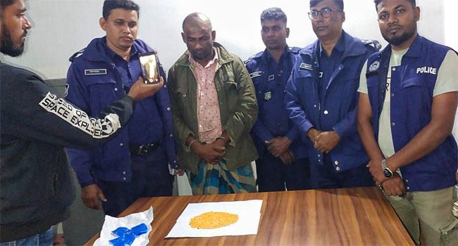 কুয়াকাটায় ইয়াবাসহ মাদককারারি গ্রেফতার