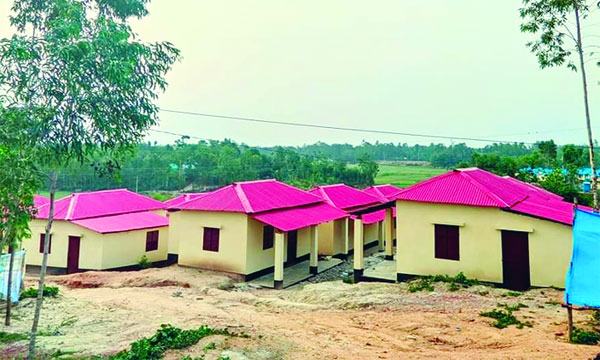 বরাদ্দ পাওয়া ৩৫ পরিবারের মধ্যে ১১ পরিবারই থাকে না