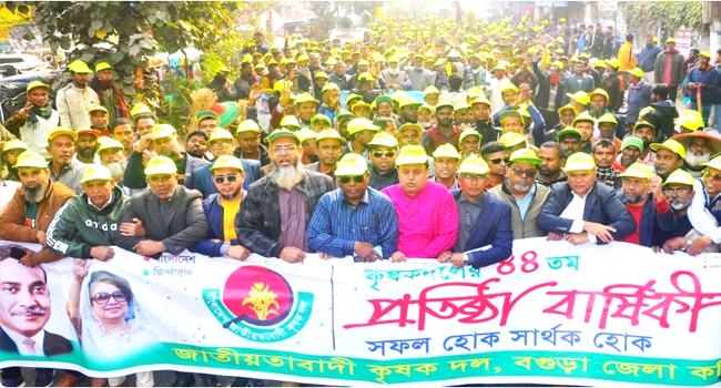 ‘দেশে গণতন্ত্র ফিরিয়ে দিতে কাজ করছেন তারেক রহমান’