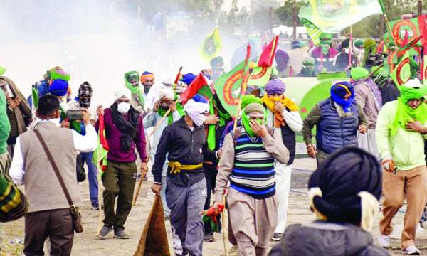 পুলিশি বাধায় পণ্ড কৃষকদের ‘দিল্লি চলো’ কর্মসূচি