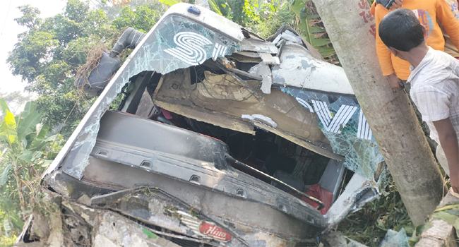 আমতলীতে সড়ক দুর্ঘটনায় মা নিহত, ছেলে-মেয়েসহ আহত ৬