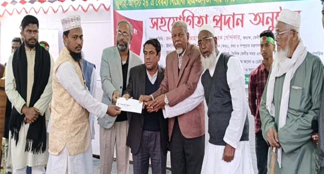 ফেনীতে গণঅভ্যুত্থানে আহতদের চিকিৎসায় আর্থিক সহায়তা