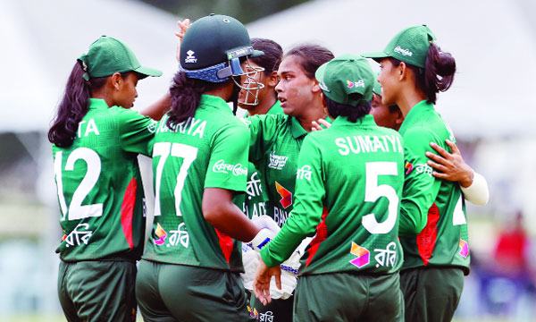 জয়ের হাসি মেয়েদেরও
