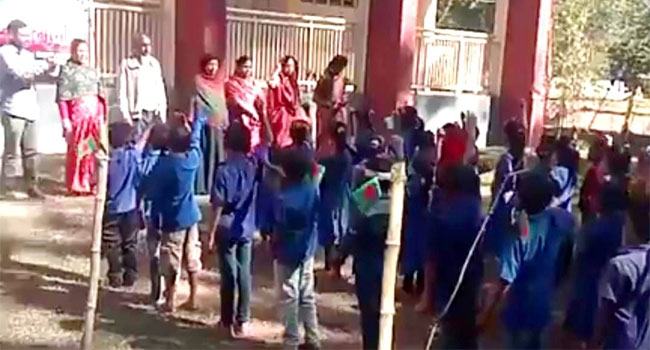 শিক্ষার্থীদের নিয়ে ‘জয় বাংলা, জয় বঙ্গবন্ধু’ স্লোগান : প্রধান শিক্ষককে শোকজ