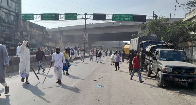 ইজতেমা ময়দানের পাশে সংঘর্ষ চলছে