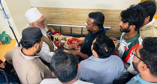 আ’লীগ নেতার হামলায় আহত সাংবাদিক-শিক্ষার্থীর পাশে শাহজাহান চৌধুরী