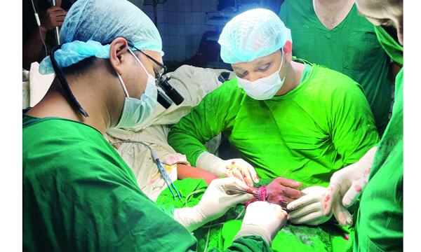 বিচ্ছিন্ন কব্জির সফল প্রতিস্থাপন পঙ্গু হাসপাতালে