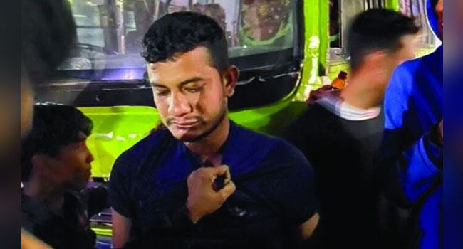 সাভারে চলন্ত বাসে ছিনতাই, ছুরিকাহত ১
