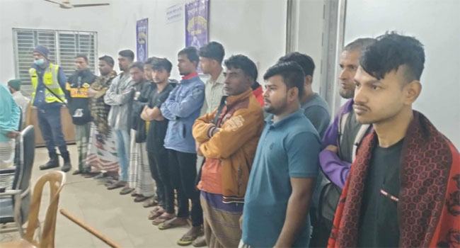 আশুলিয়ায় পুলিশের ওপর হামলা, আটক ১৫