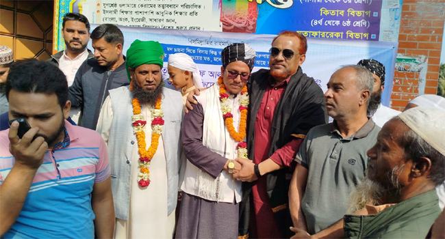নোয়াখালীতে মসজিদের ইমামকে বিদায়ী সংবর্ধনা