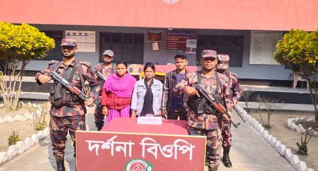 ভারতে পাচারের সময় দর্শনা সীমান্তে দুই যুবতী উদ্ধার