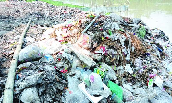 দখল-দূষণে অস্তিত্ব সঙ্কটে নন্দকুজা নদী