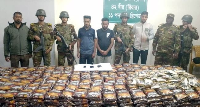 ছাতকে চোরাইপণ্যসহ আটক ২