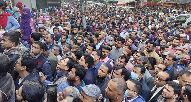 সচিবালয়ের আগুন নিয়ন্ত্রণে, এক গেট দিয়ে কর্মকর্তা-কর্মচারীদের প্রবেশ