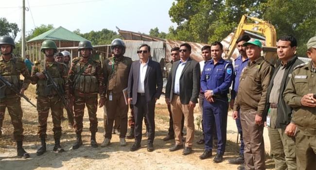 মির্জাপুরে যৌথ অভিযানে অবৈধ স্থাপনা উচ্ছেদ করে বনভূমি উদ্ধার