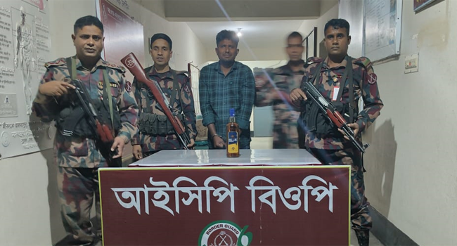 দর্শনা চেকপোস্টে ভারতীয় মদসহ ভুয়া পুলিশ আটক