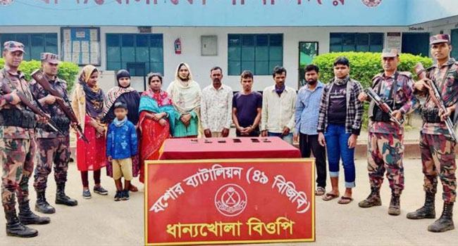 বেনাপোলে বাংলাদেশে অবৈধ ১৬ অনুপ্রবেশকারী আটক