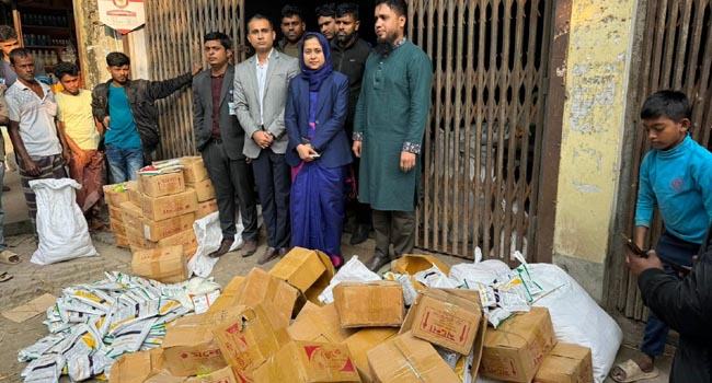 কাশিয়ানীতে ভেজাল সার-কীটনাশক জব্দ, ২ ব্যবসায়ীকে জরিমানা
