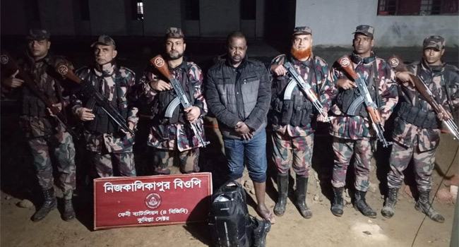 ভারত থেকে বাংলাদেশে অনুপ্রবেশকালে ১ জন আটক