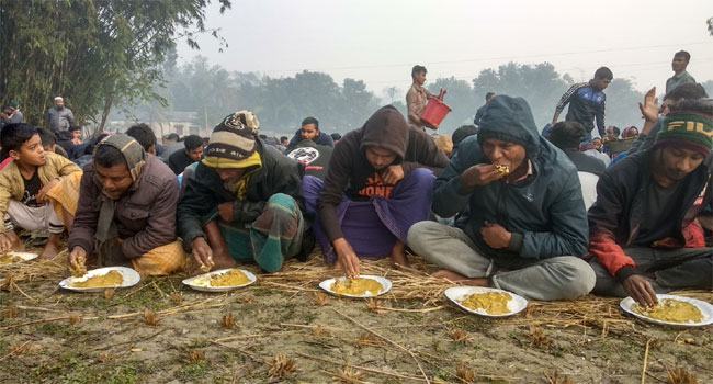 এখনো জনপ্রিয়তায় হাজার বছরের পিঠালি মজলিস