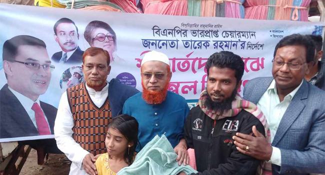 ভালুকায় পৌর বিএনপির আহ্বায়কের কম্বল বিতরণ