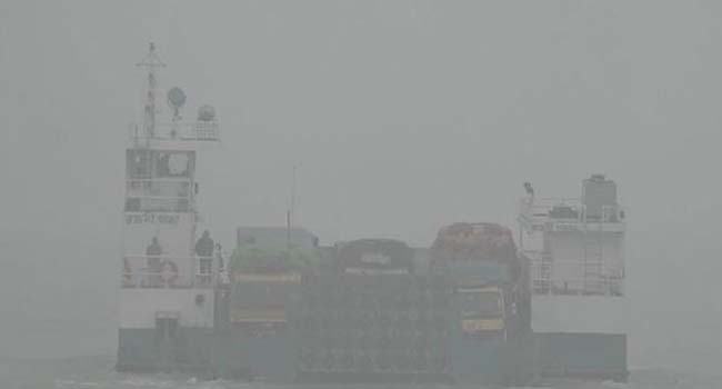 ঘন কুয়াশায় পাটুরিয়া-দৌলতদিয়ায় ফেরি চলাচল বন্ধ